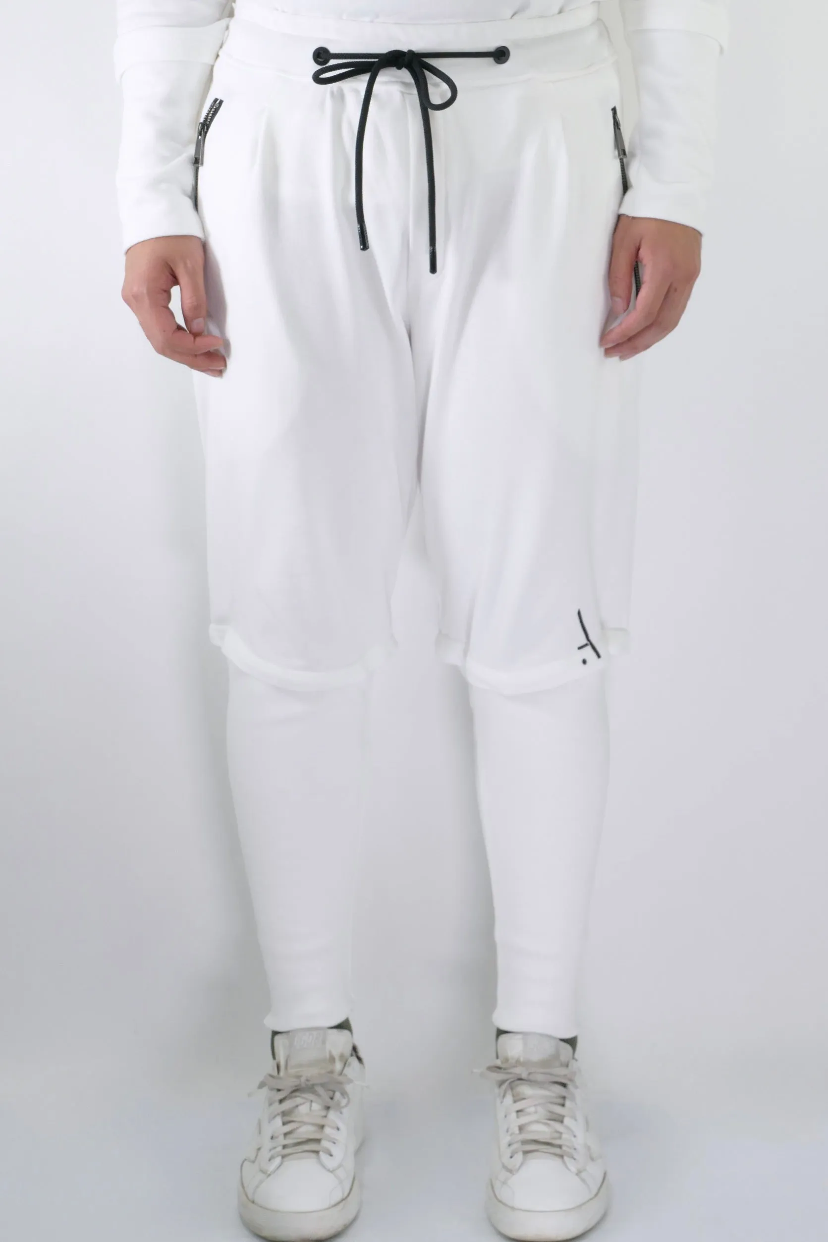 Athoa Bermuda Form Joggers - White