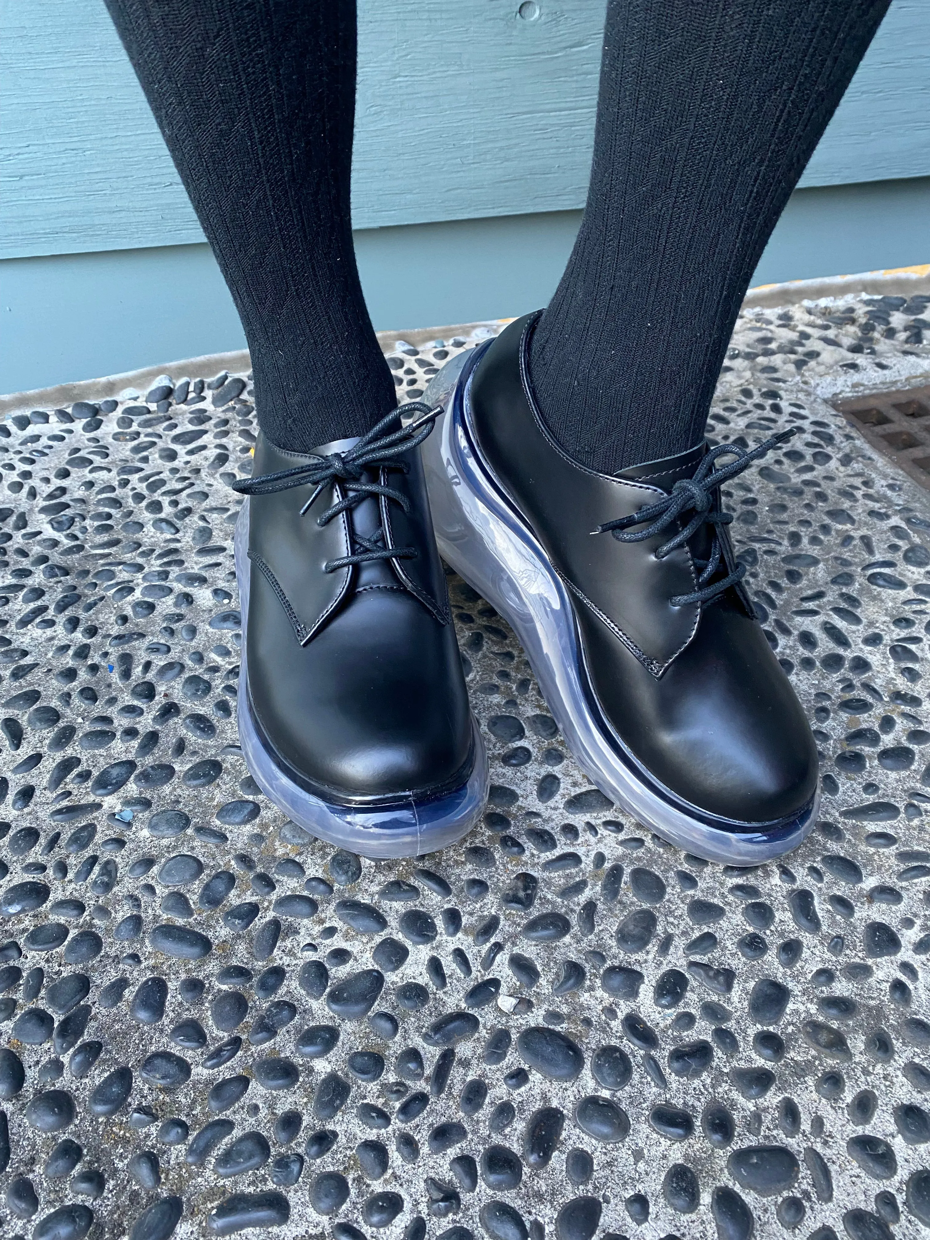 Classic Shoes / Clear Black