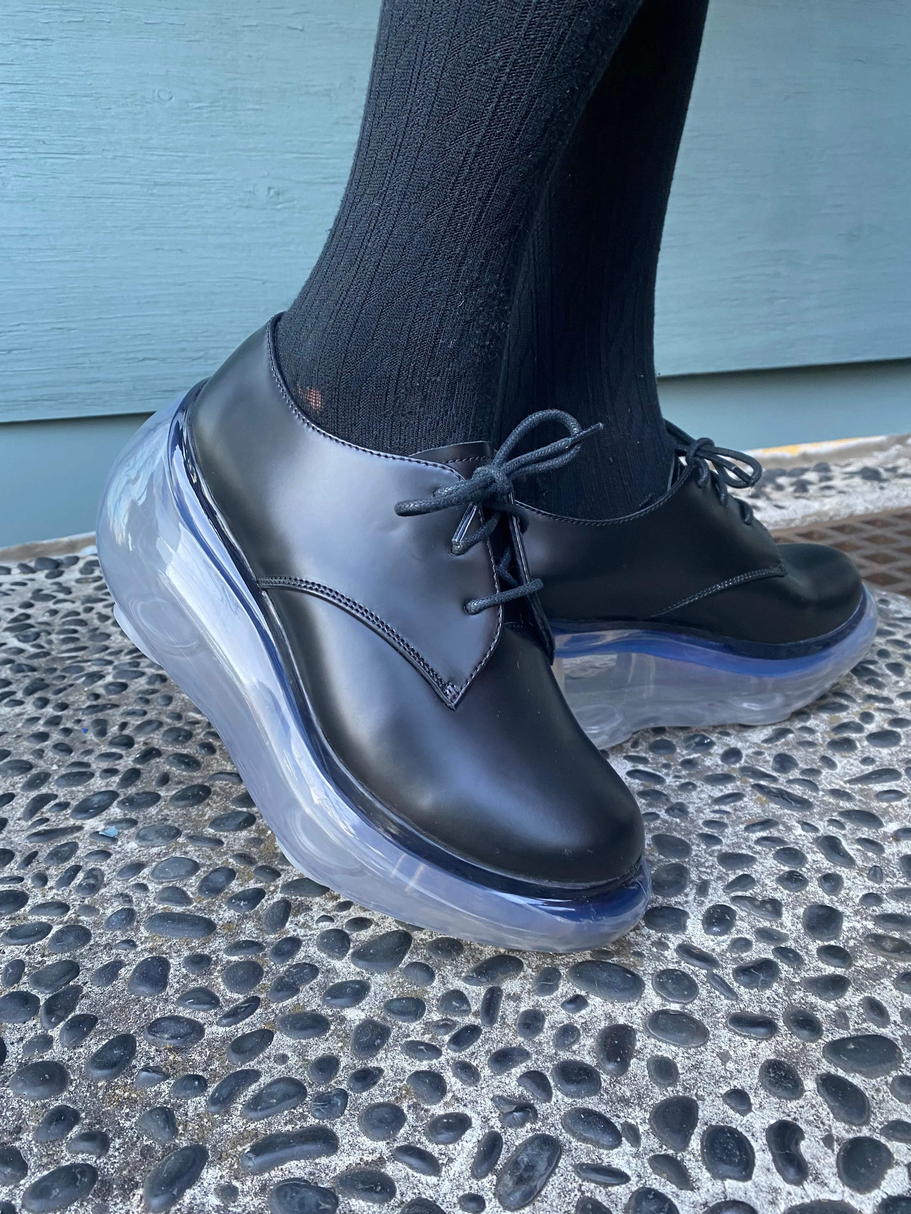 Classic Shoes / Clear Black