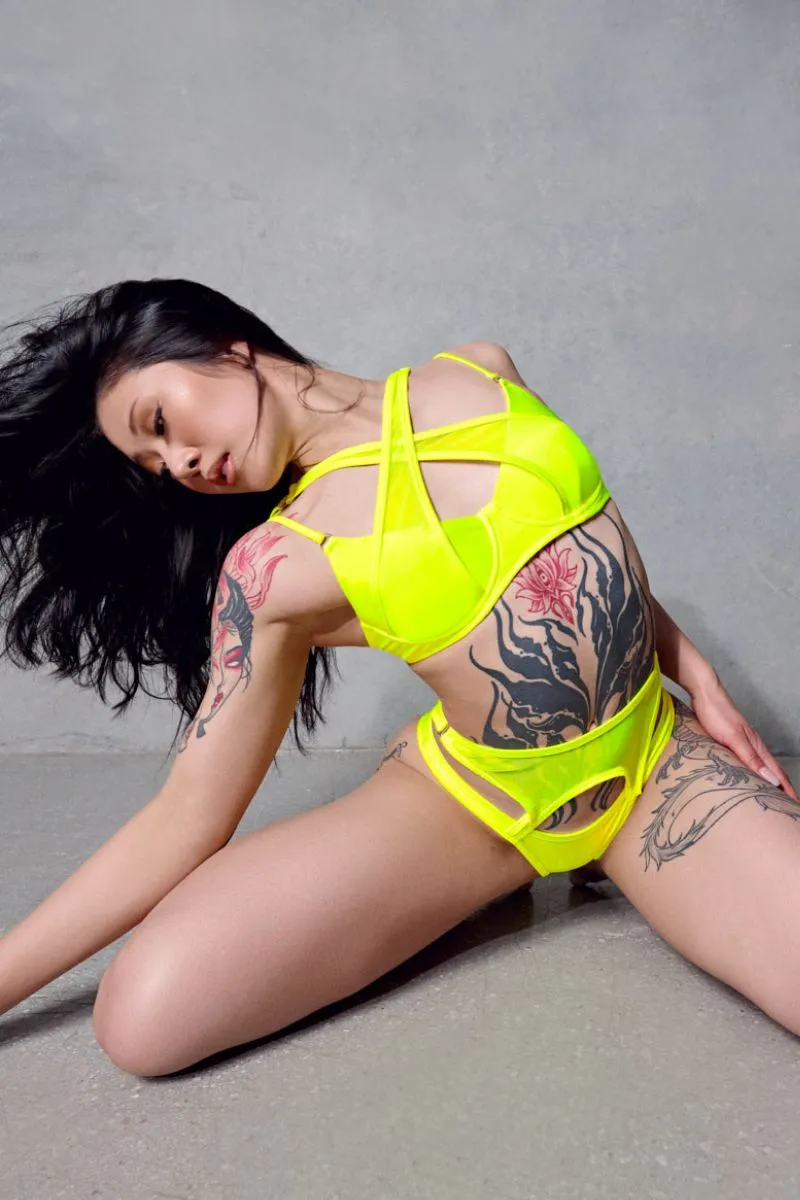 CXIX Classic Crossover Bra - Vibrant Neon Yellow