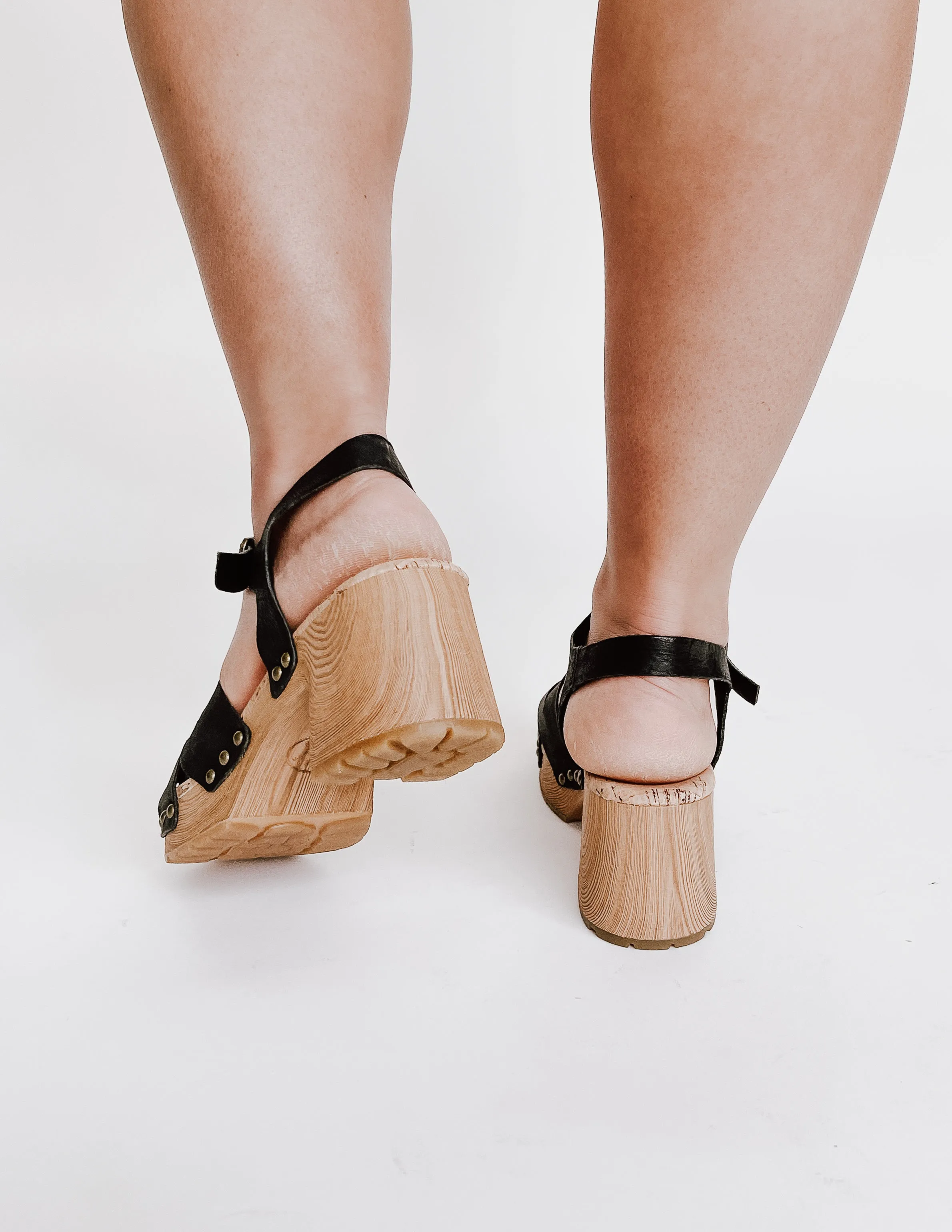 The Tia Leather Platform Sandal in Black