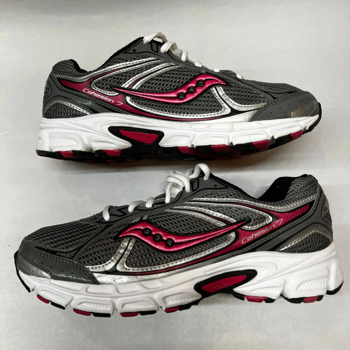 Women's Saucony Cohesion 7 Running Shoe Grey/Silver/Pink Size 8 Wide - Preowned