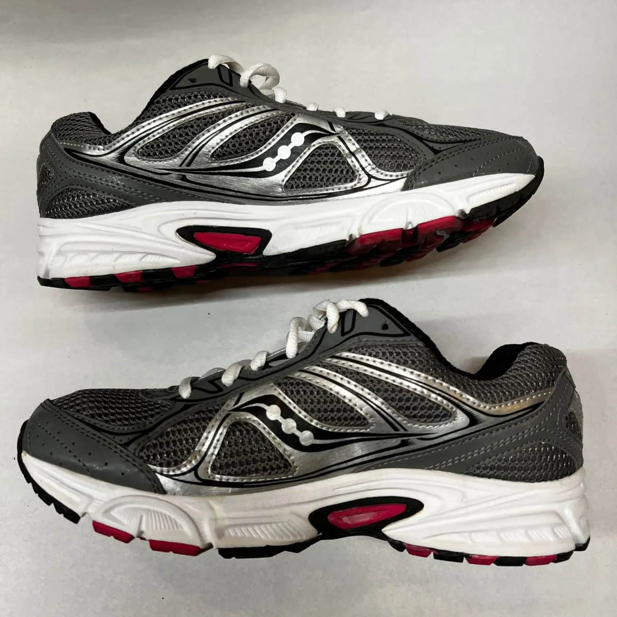 Women's Saucony Cohesion 7 Running Shoe Grey/Silver/Pink Size 8 Wide - Preowned