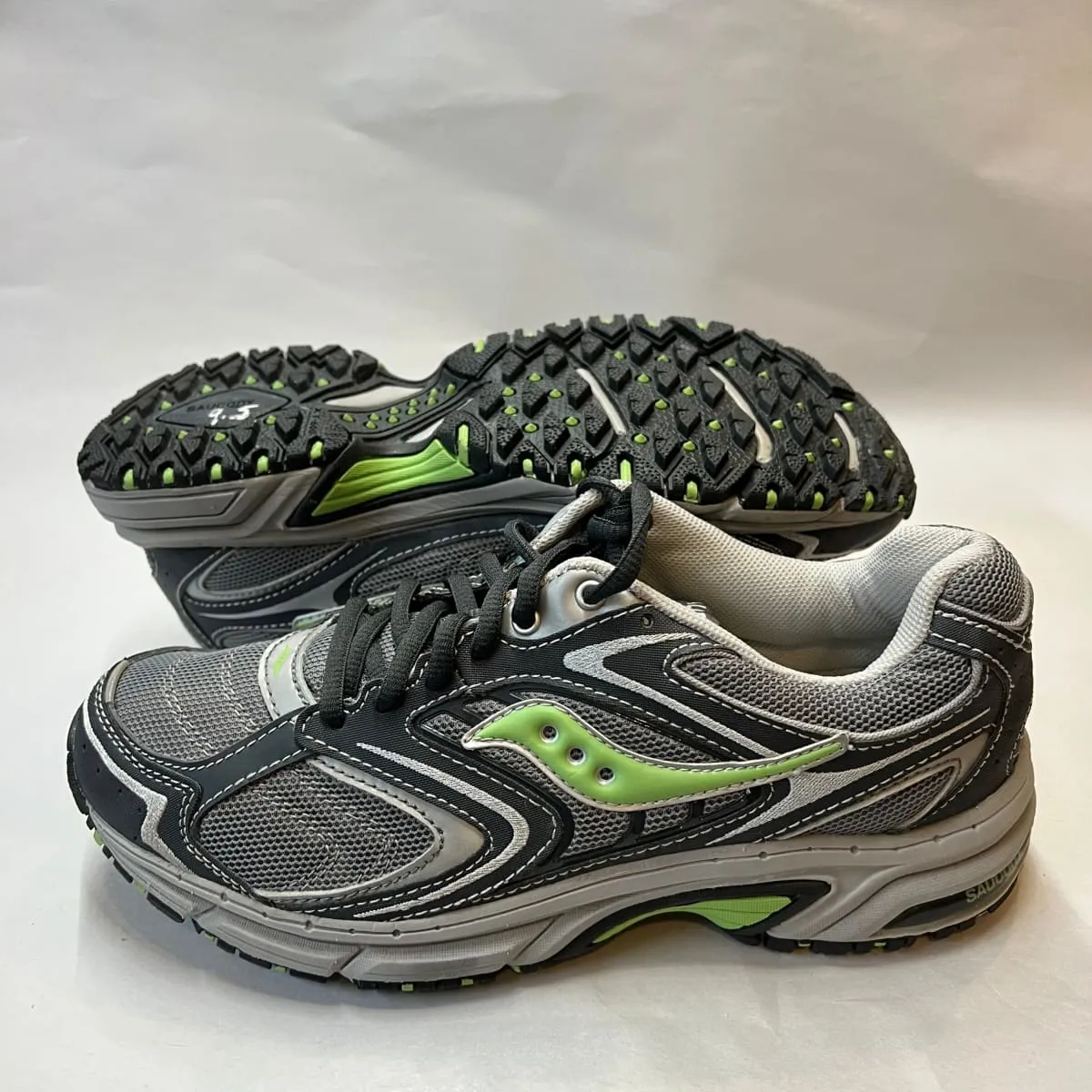 Women's Saucony Ridge TR-Original Trail Running Shoe - Gray/Green- Size 9.5M Preowned